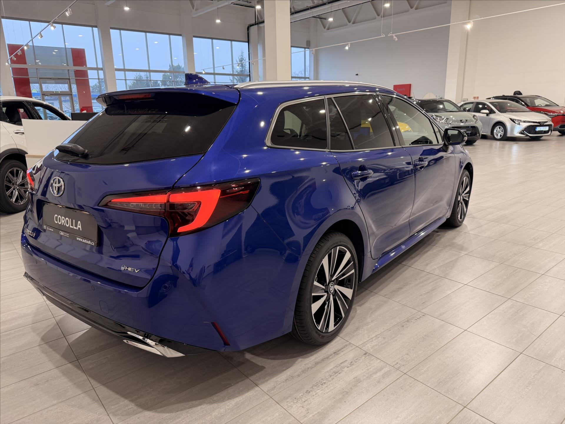 toyota-corolla-1-8-hybrid-140k-style - 5