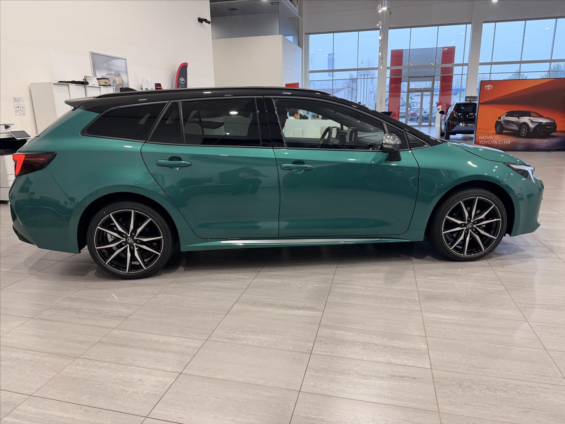 toyota-corolla-1-8-hybrid-140k-gr-sport - 6