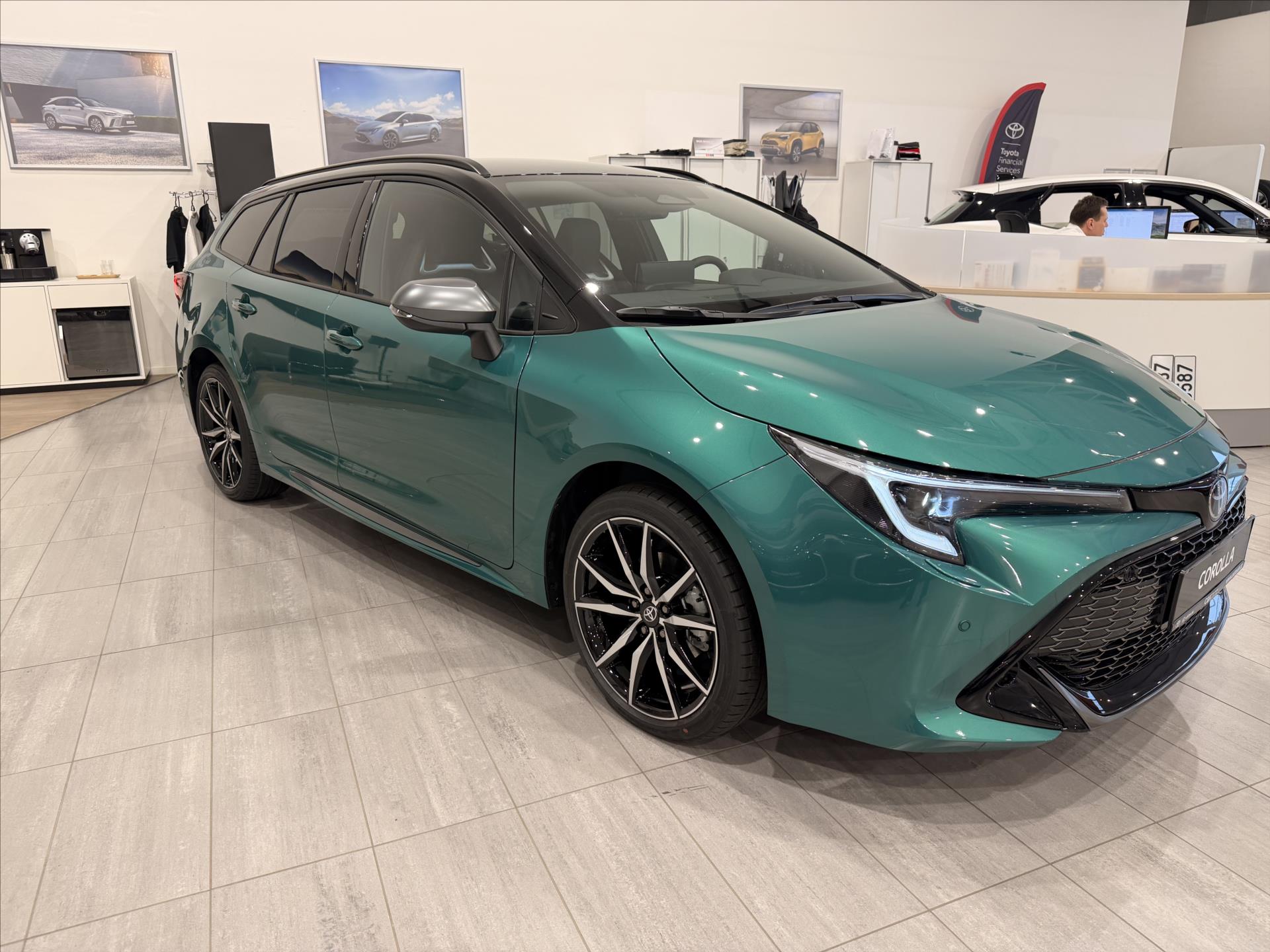 toyota-corolla-1-8-hybrid-140k-gr-sport - 7