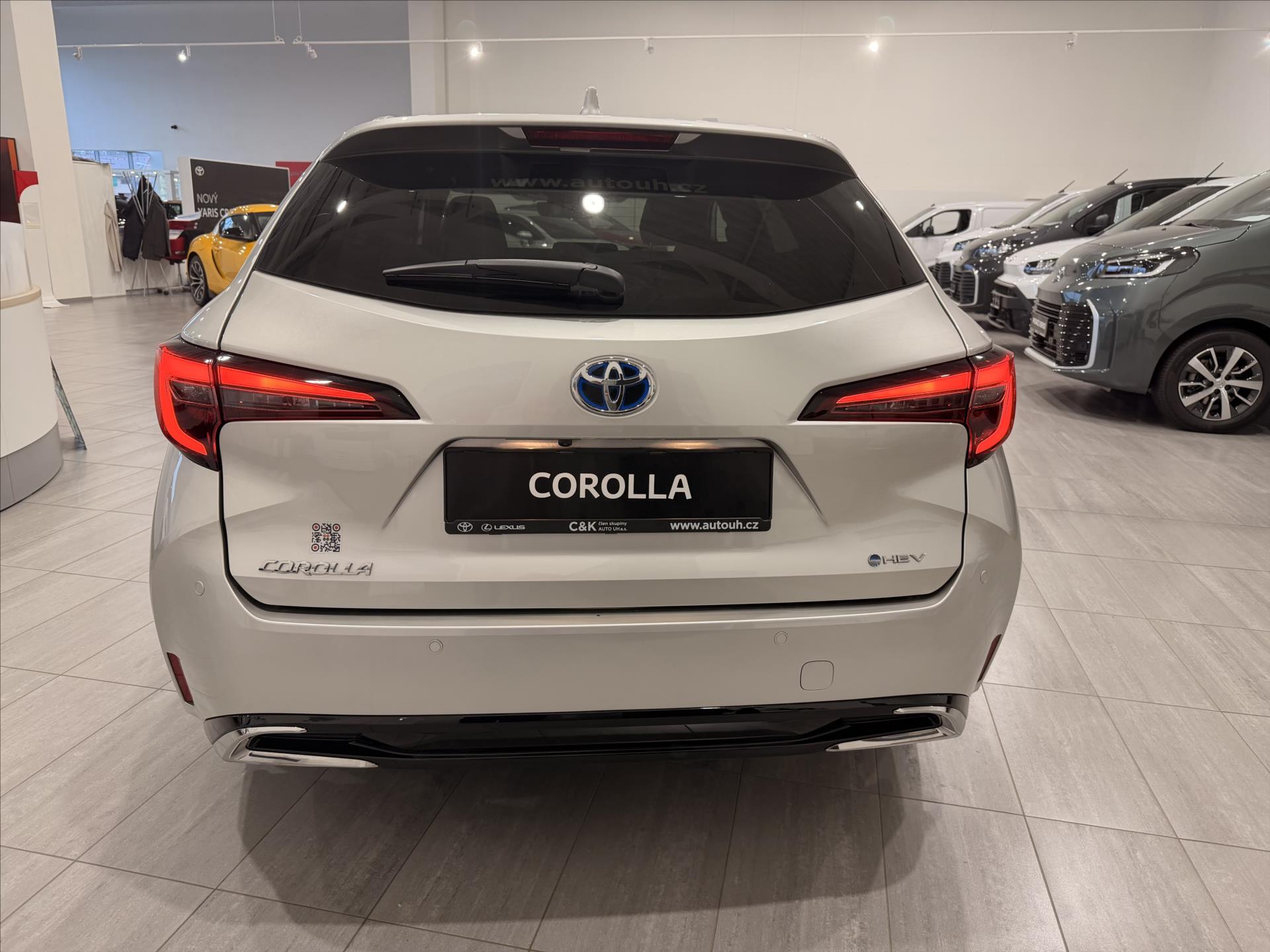 toyota-corolla-1-8-hybrid-140k-style - 2