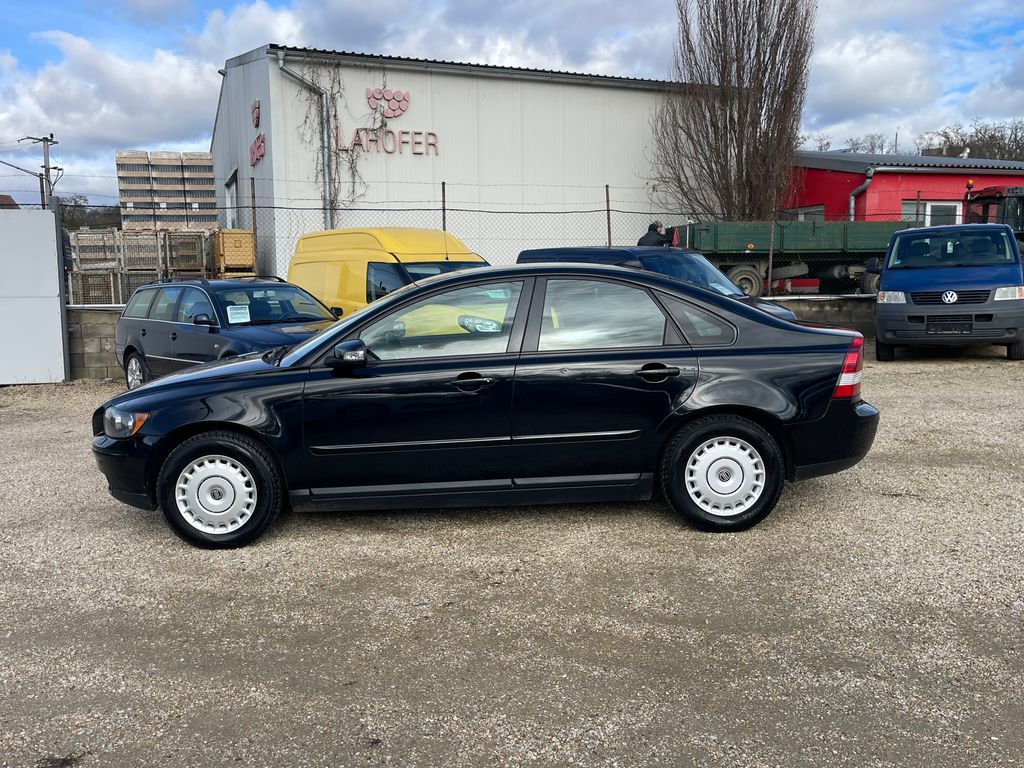 volvo-s40-1-6d-80kw-vyhrev-sed-nova-stk - 1