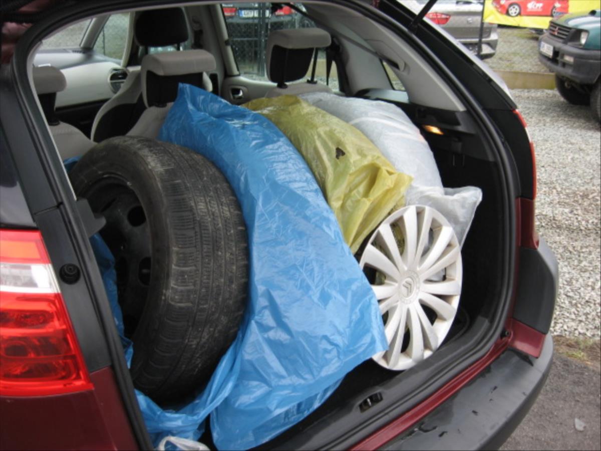 citroen-c4-picasso-1-6-hdi-sx-automat - 8