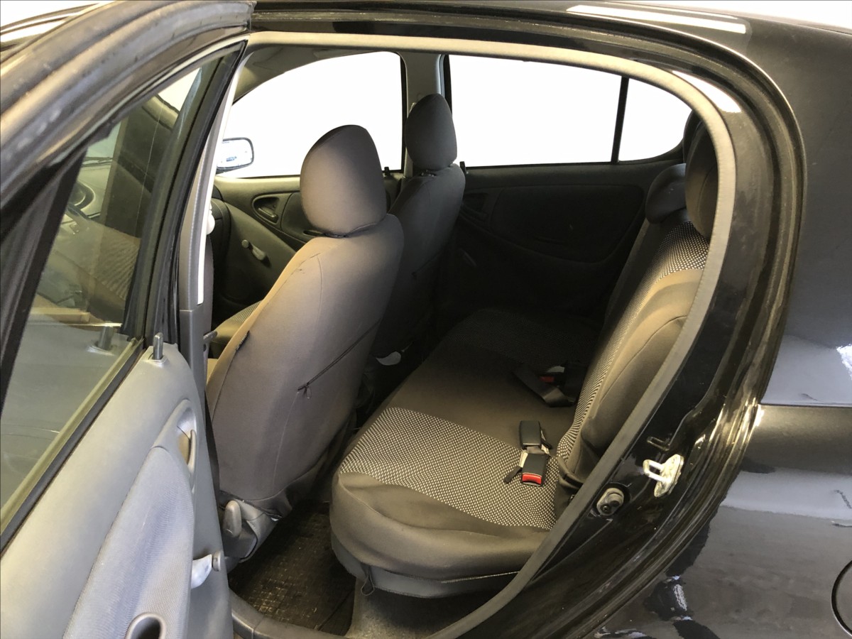 toyota-yaris-1-0-vvt-i - 9