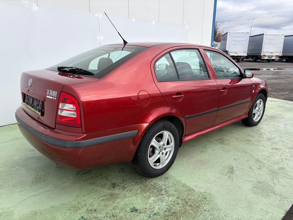 skoda-octavia-2-0i-85kw-automat-klima - 1