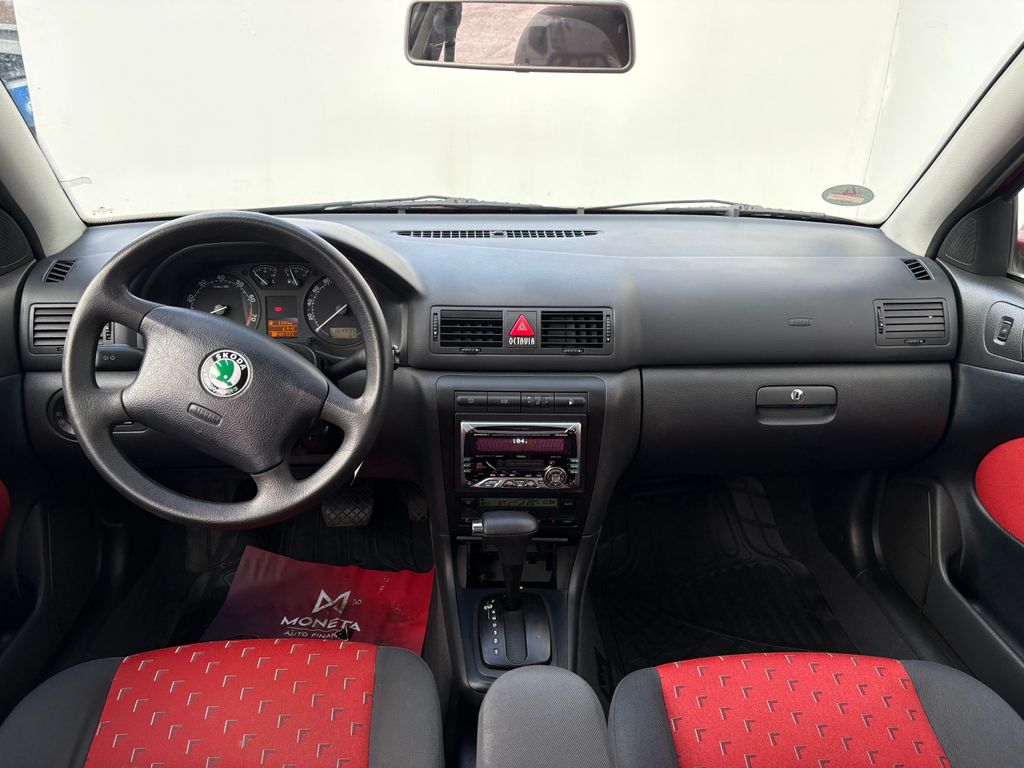 skoda-octavia-2-0i-85kw-automat-klima - 4