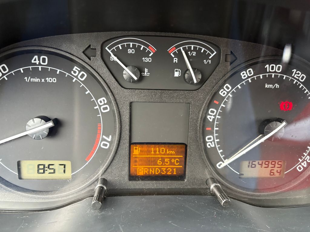 skoda-octavia-2-0i-85kw-automat-klima - 8