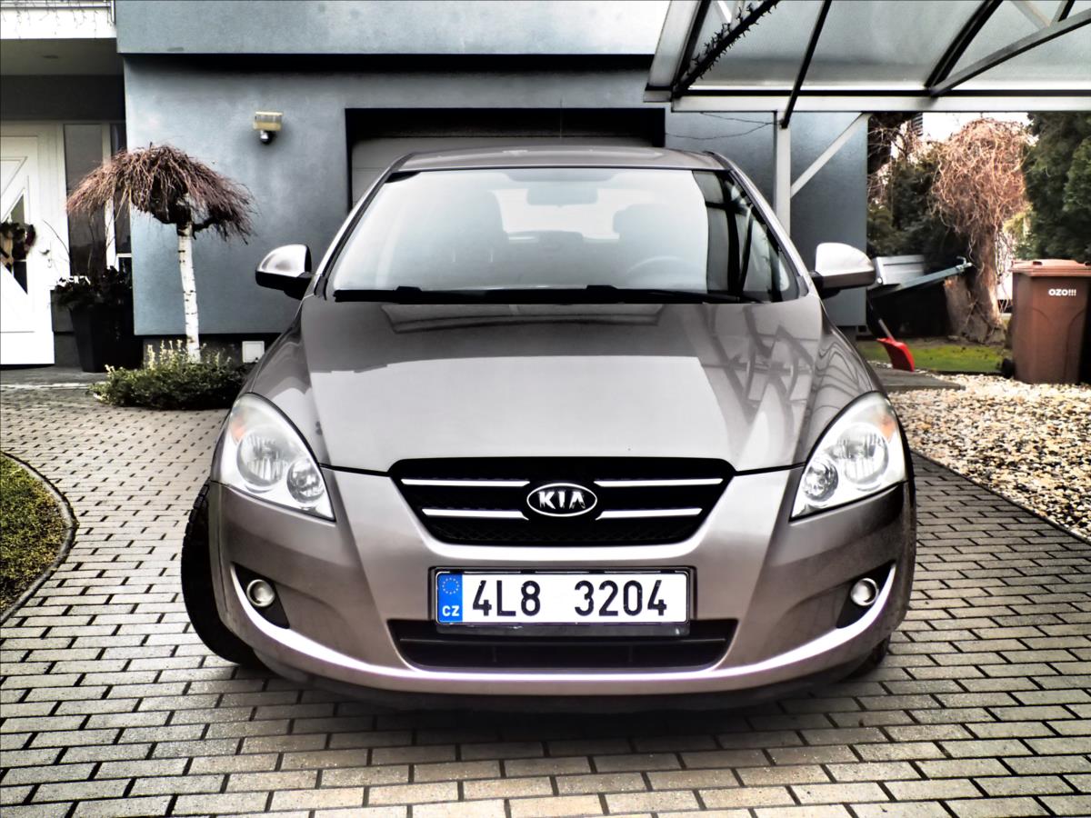 kia-ceed-1-6-cr-2-majitel-klima - 1