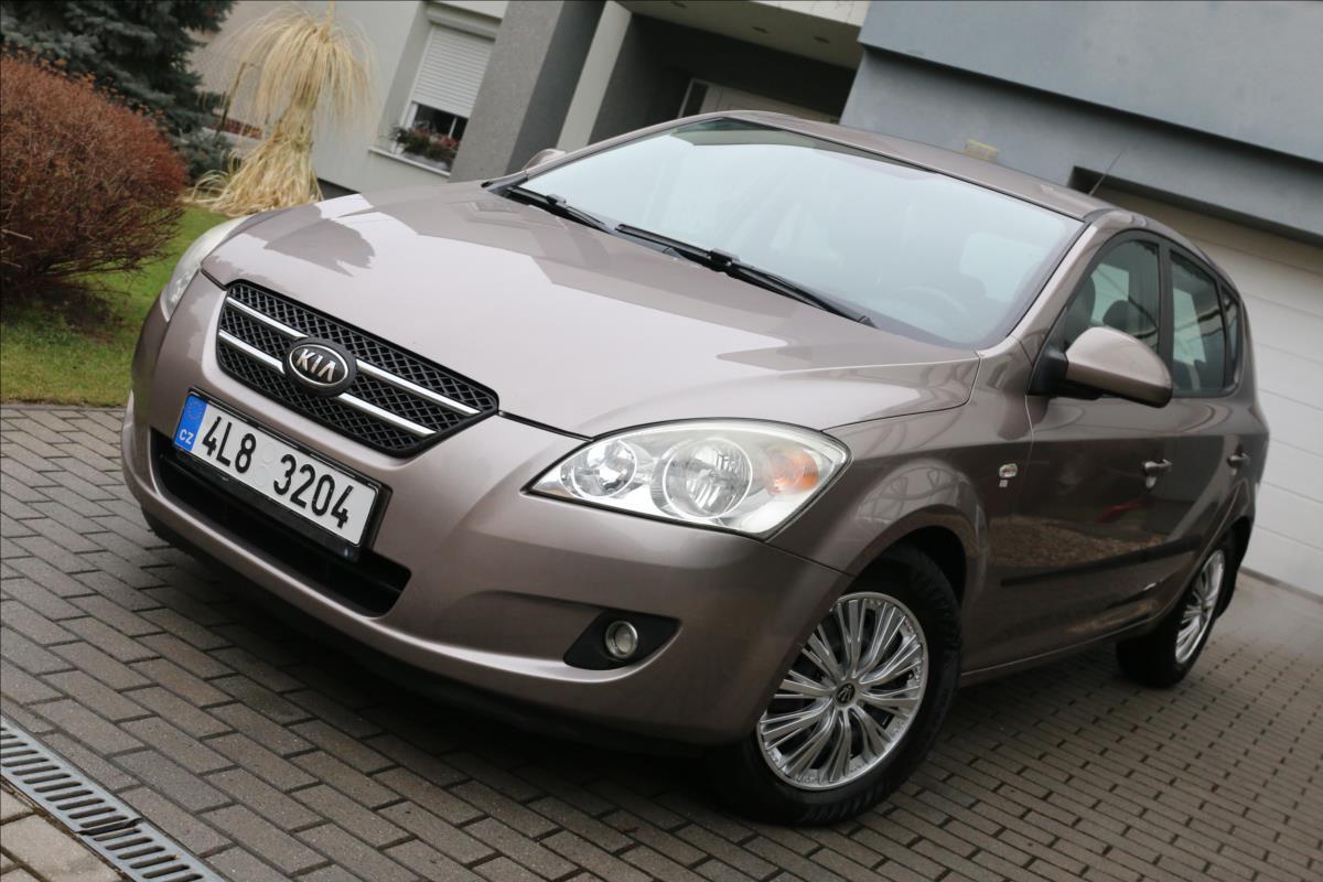 kia-ceed-1-6-cr-2-majitel-klima - 4