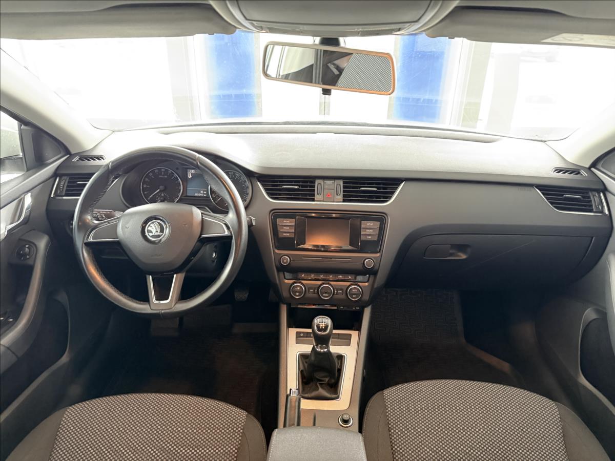 skoda-octavia-1-6-tdi-81kw-serviska-cr-tazne - 7