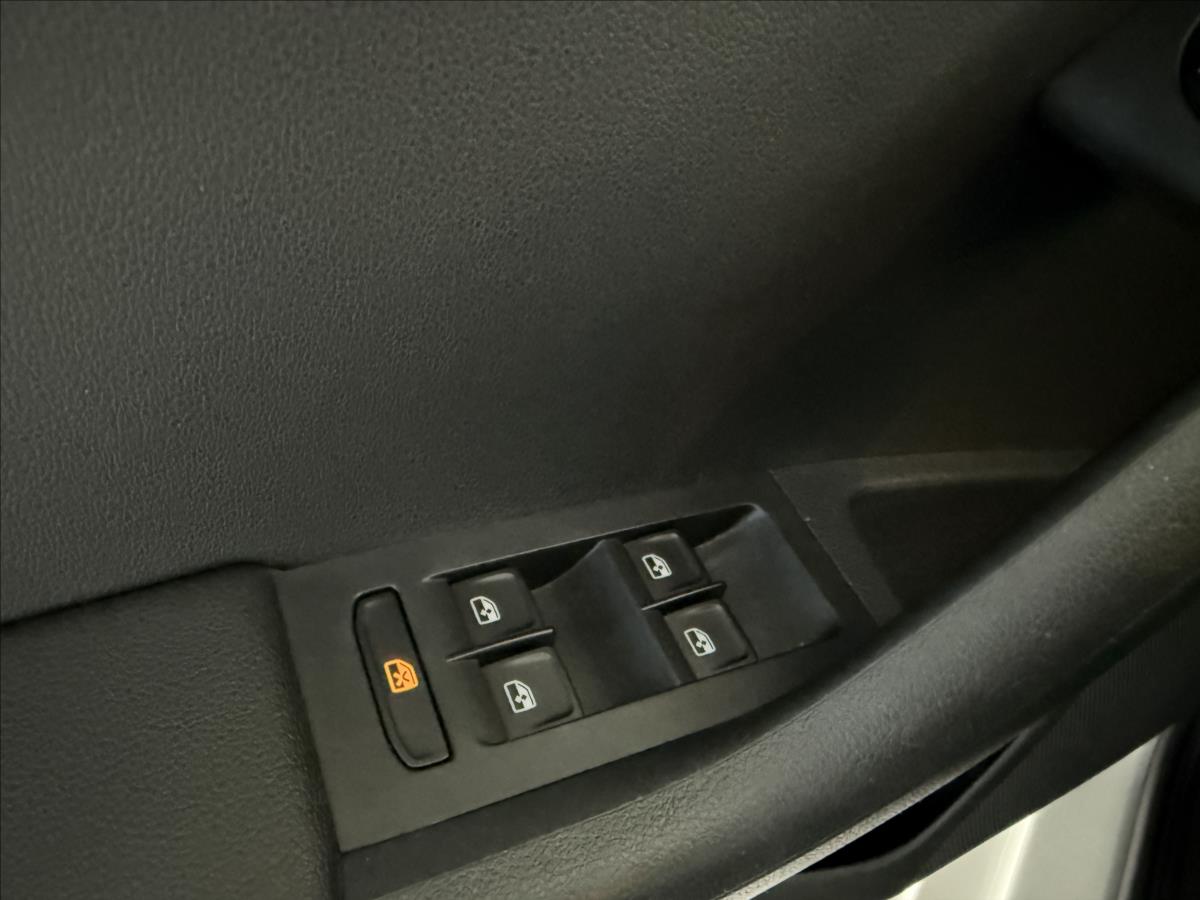 skoda-octavia-1-6-tdi-81kw-serviska-cr-tazne - 9