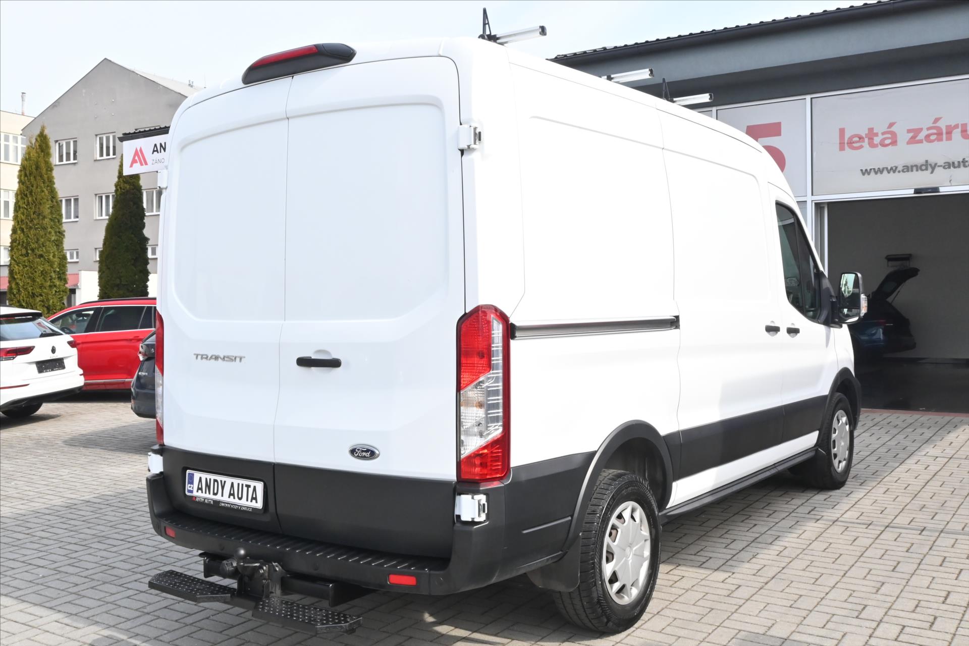 ford-transit-2-0-ecoblue-96kw-l2h2-zaruka-az-5-let - 4