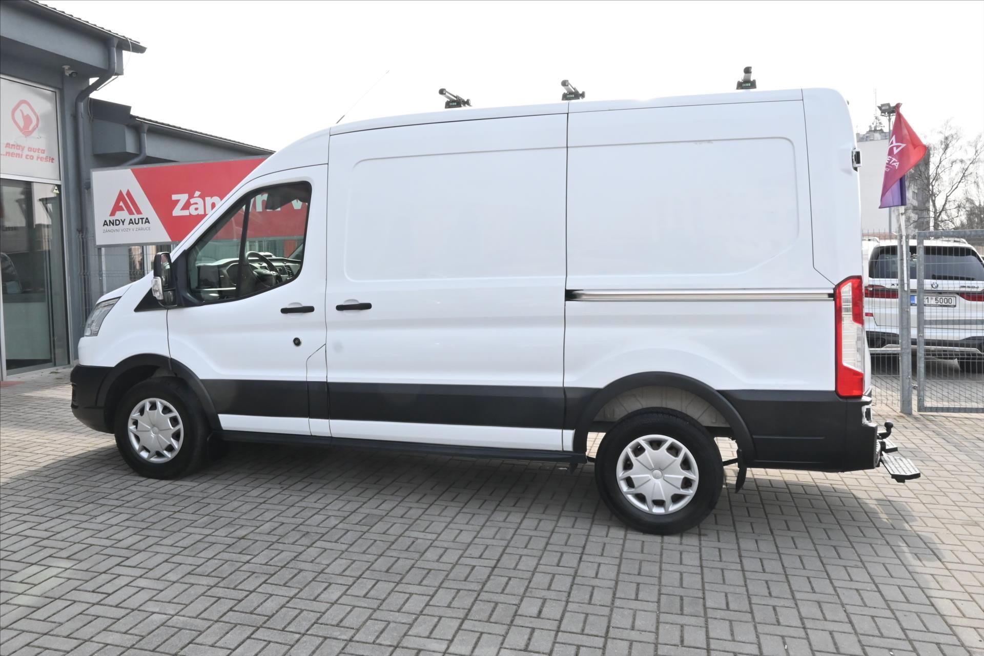 ford-transit-2-0-ecoblue-96kw-l2h2-zaruka-az-5-let - 7