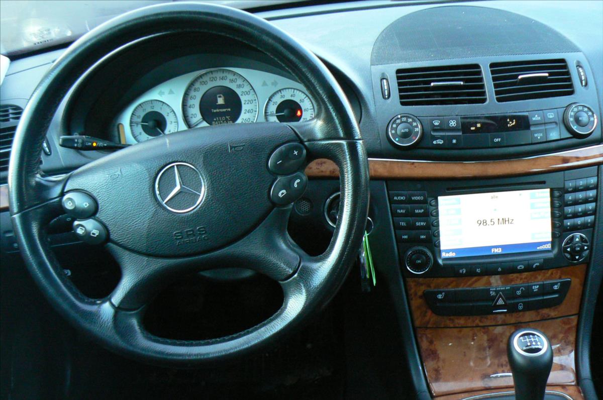 mercedes-benz-tridy-e-1-8-200k-combi - 8