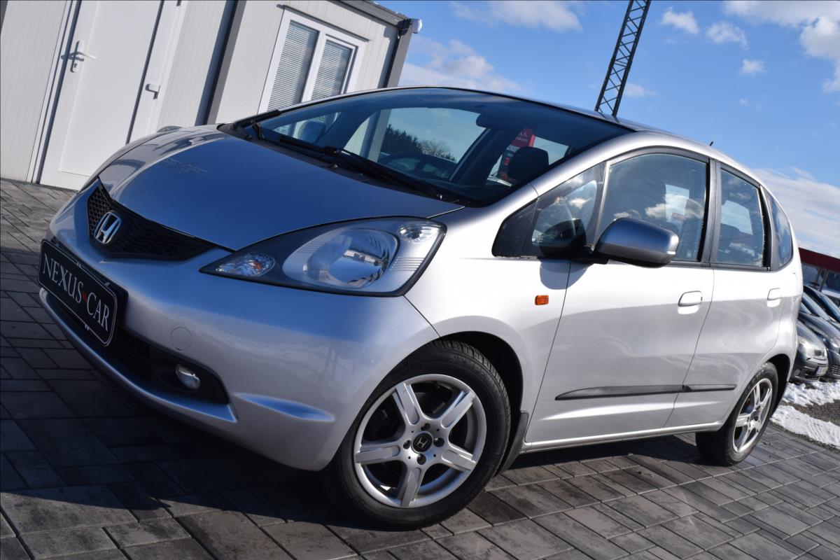 Honda Jazz 1,2 VTEC 66KW NÍZKÉ KM ALU