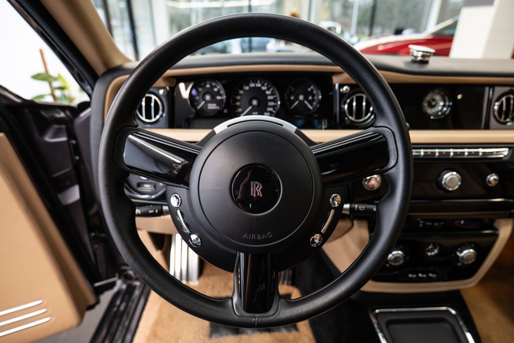 rolls-royce-phantom-360-vyhrivana-sedadla - 5