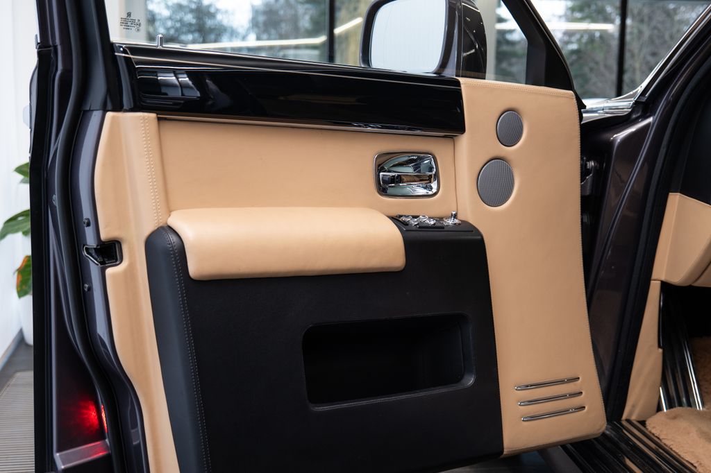 rolls-royce-phantom-360-vyhrivana-sedadla - 6