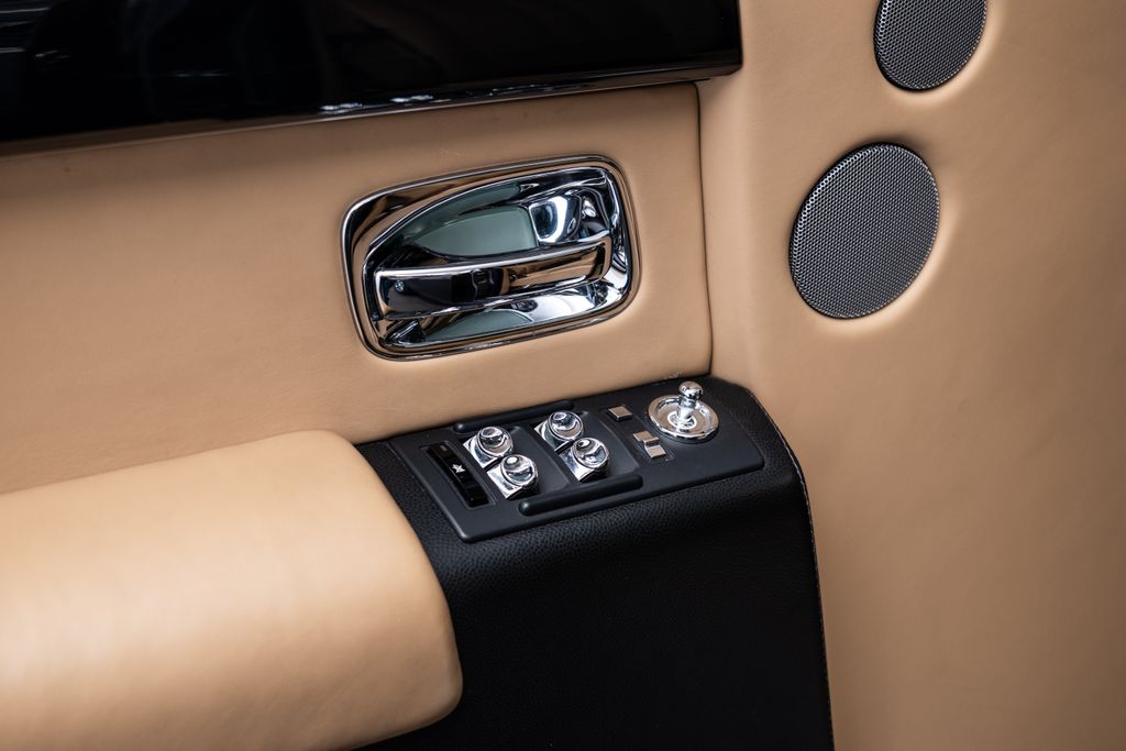 rolls-royce-phantom-360-vyhrivana-sedadla - 7