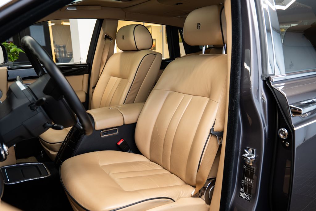 rolls-royce-phantom-360-vyhrivana-sedadla - 8