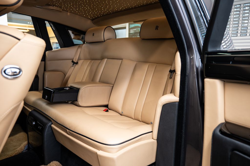 rolls-royce-phantom-360-vyhrivana-sedadla - 9