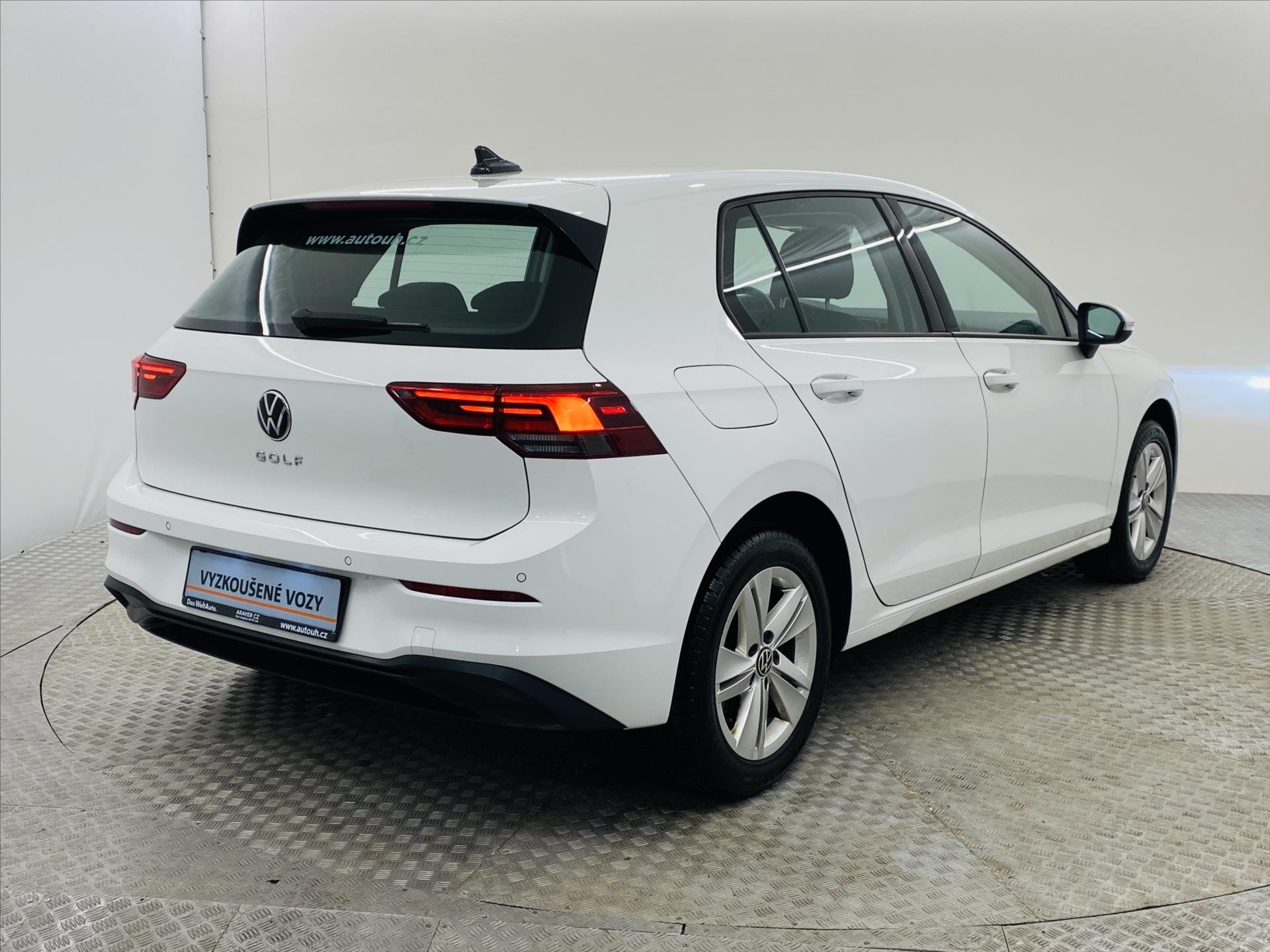 volkswagen-golf-1-0-tsi-81-kw-life - 1