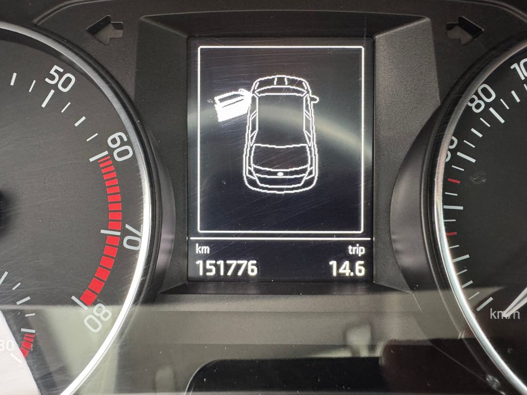 skoda-fabia-1-2-tsi-ambition-joy - 9