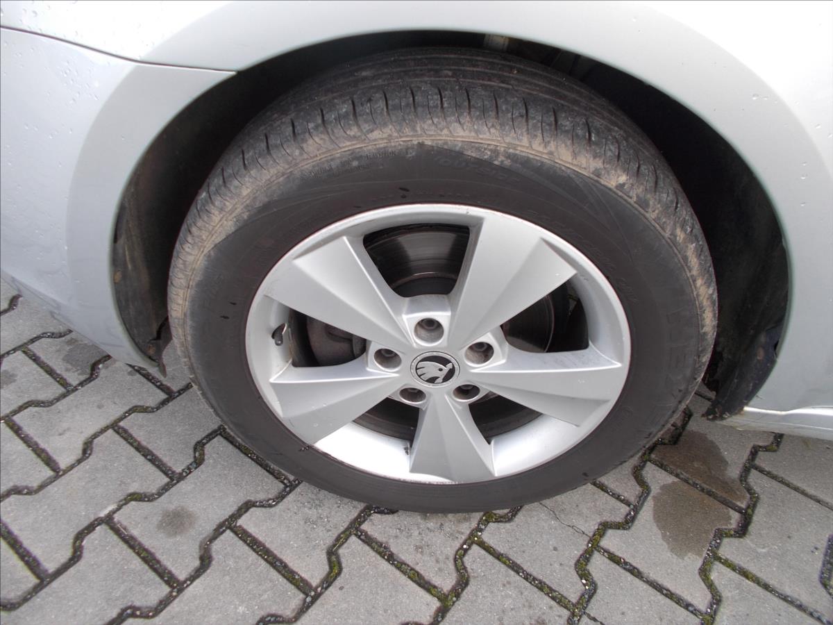 skoda-octavia-1-6-tdi-digiklima-nova-stk-iii - 5