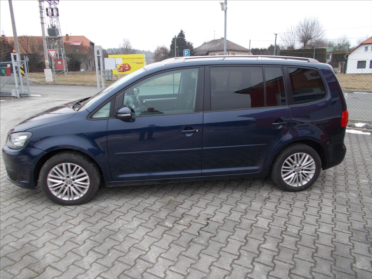 volkswagen-touran-2-0-tdi-dsg-webasto-tz-led-digiklima-nova-stk - 3