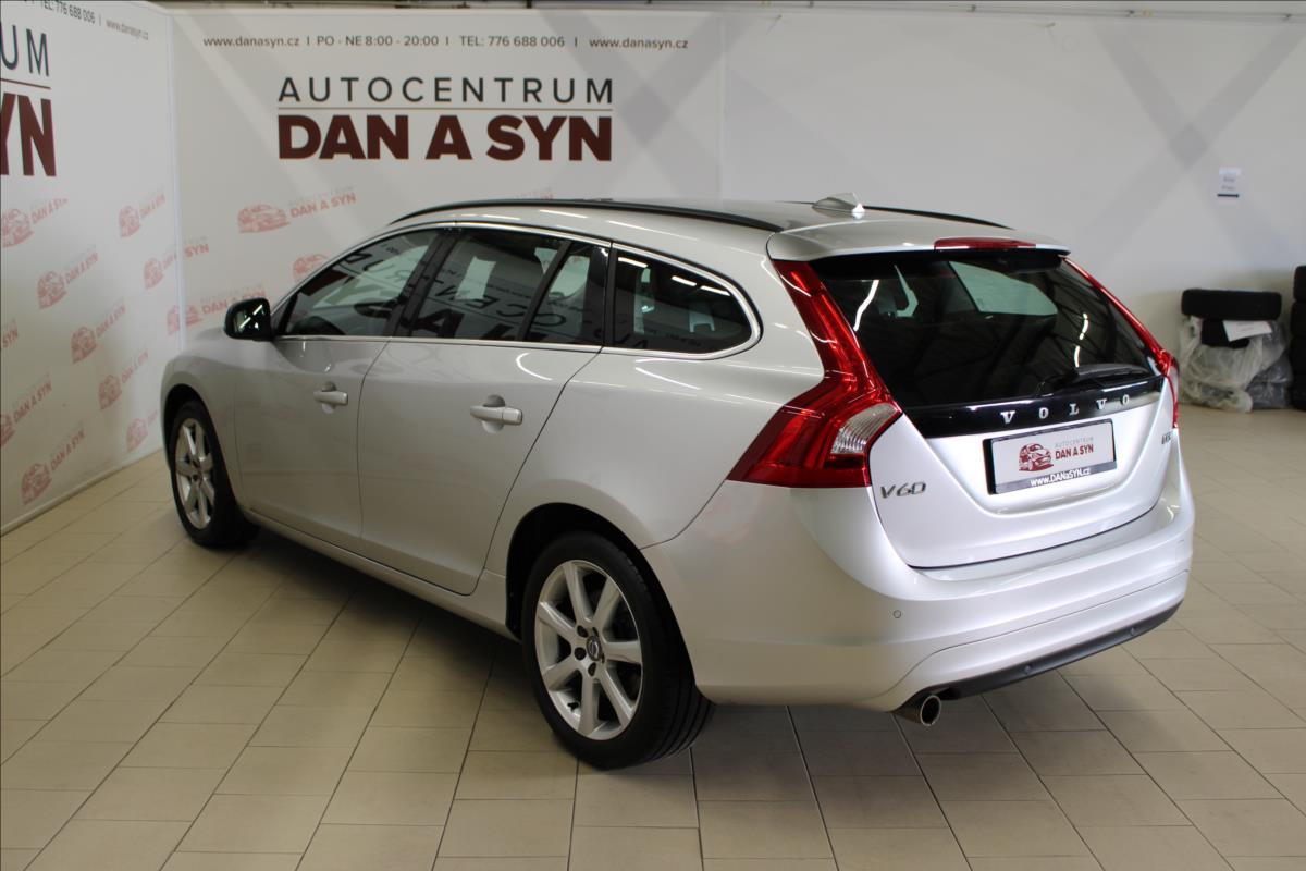 volvo-v60-2-0-d3-geartronic-momentum - 5