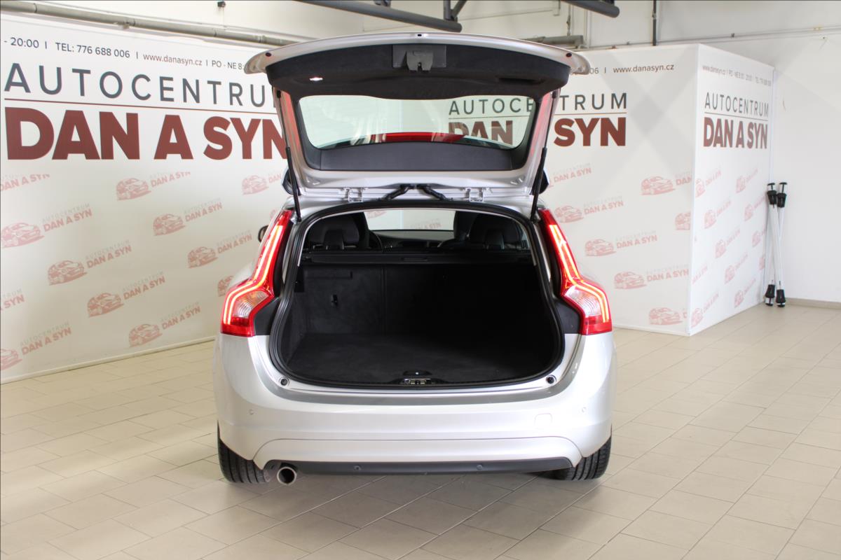 volvo-v60-2-0-d3-geartronic-momentum - 6