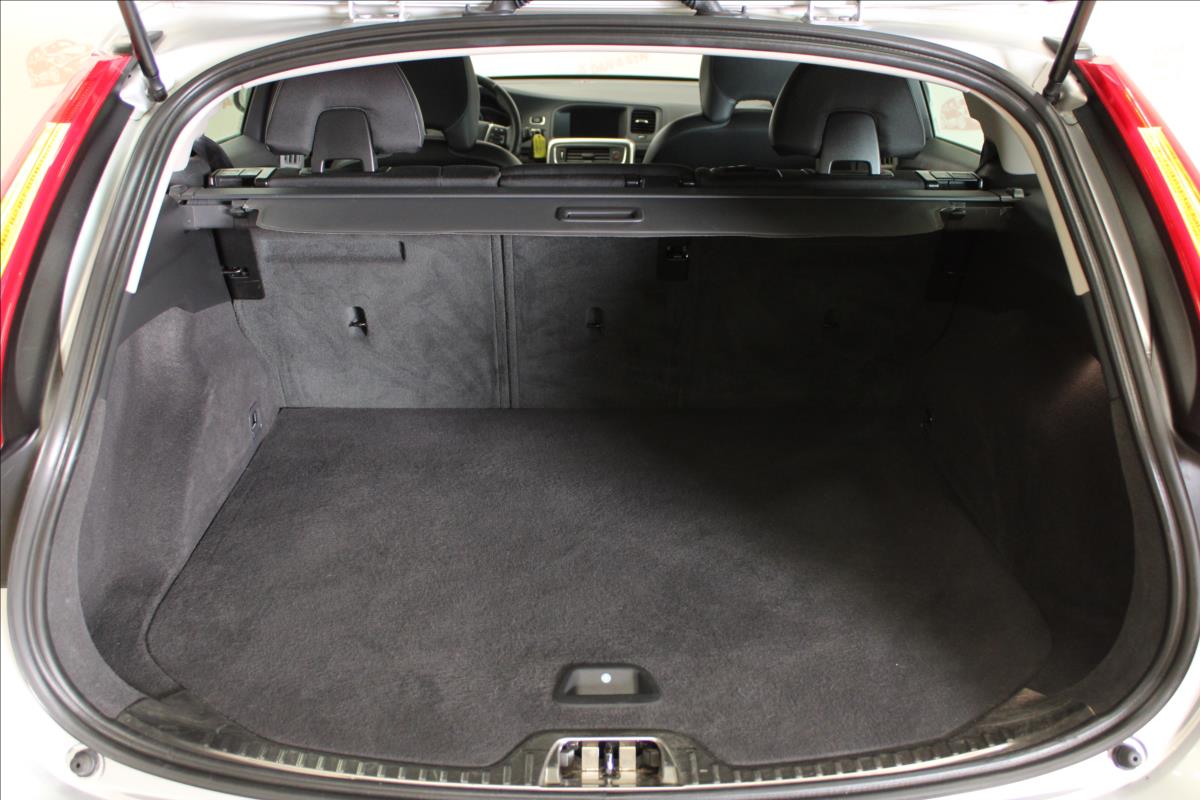 volvo-v60-2-0-d3-geartronic-momentum - 7