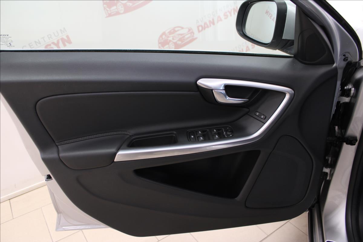 volvo-v60-2-0-d3-geartronic-momentum - 9