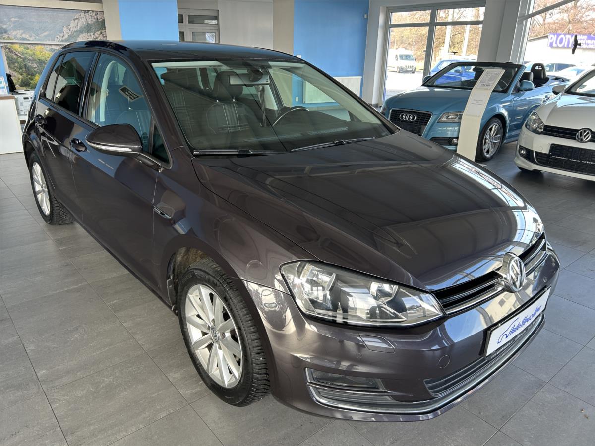 Volkswagen Golf 1,2   TSI,LOUNGE,SERVISKA,2.MAJ