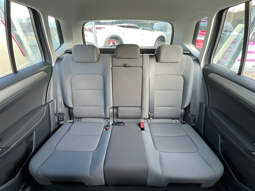 volkswagen-golf-sportsvan-1-2-tsi-86k-servis-zaruka - 6