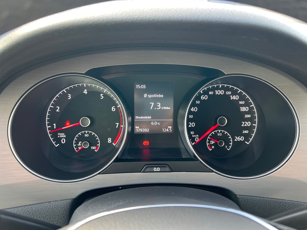 volkswagen-golf-sportsvan-1-2-tsi-86k-servis-zaruka - 9