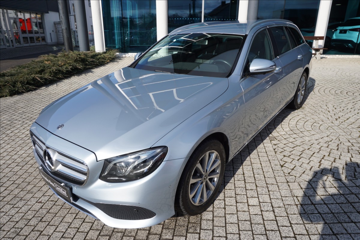 mercedes-benz-tridy-e-2-0-e-220d-4m-kombi - 2