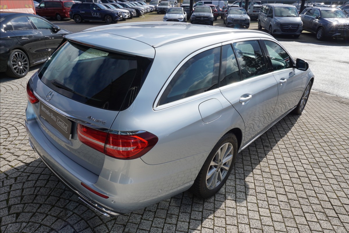 mercedes-benz-tridy-e-2-0-e-220d-4m-kombi - 4