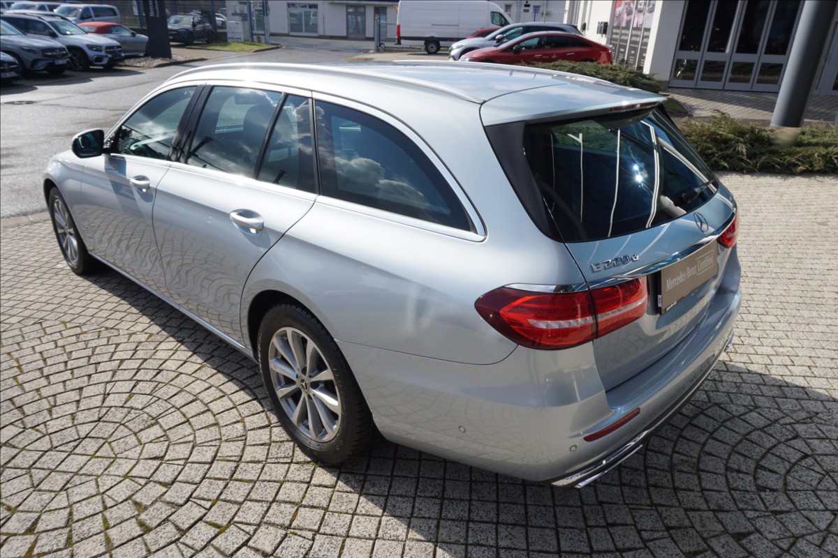 mercedes-benz-tridy-e-2-0-e-220d-4m-kombi - 5