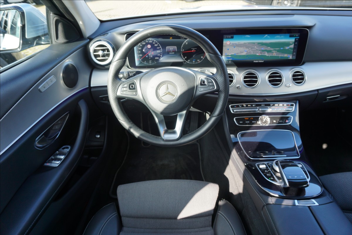 mercedes-benz-tridy-e-2-0-e-220d-4m-kombi - 7