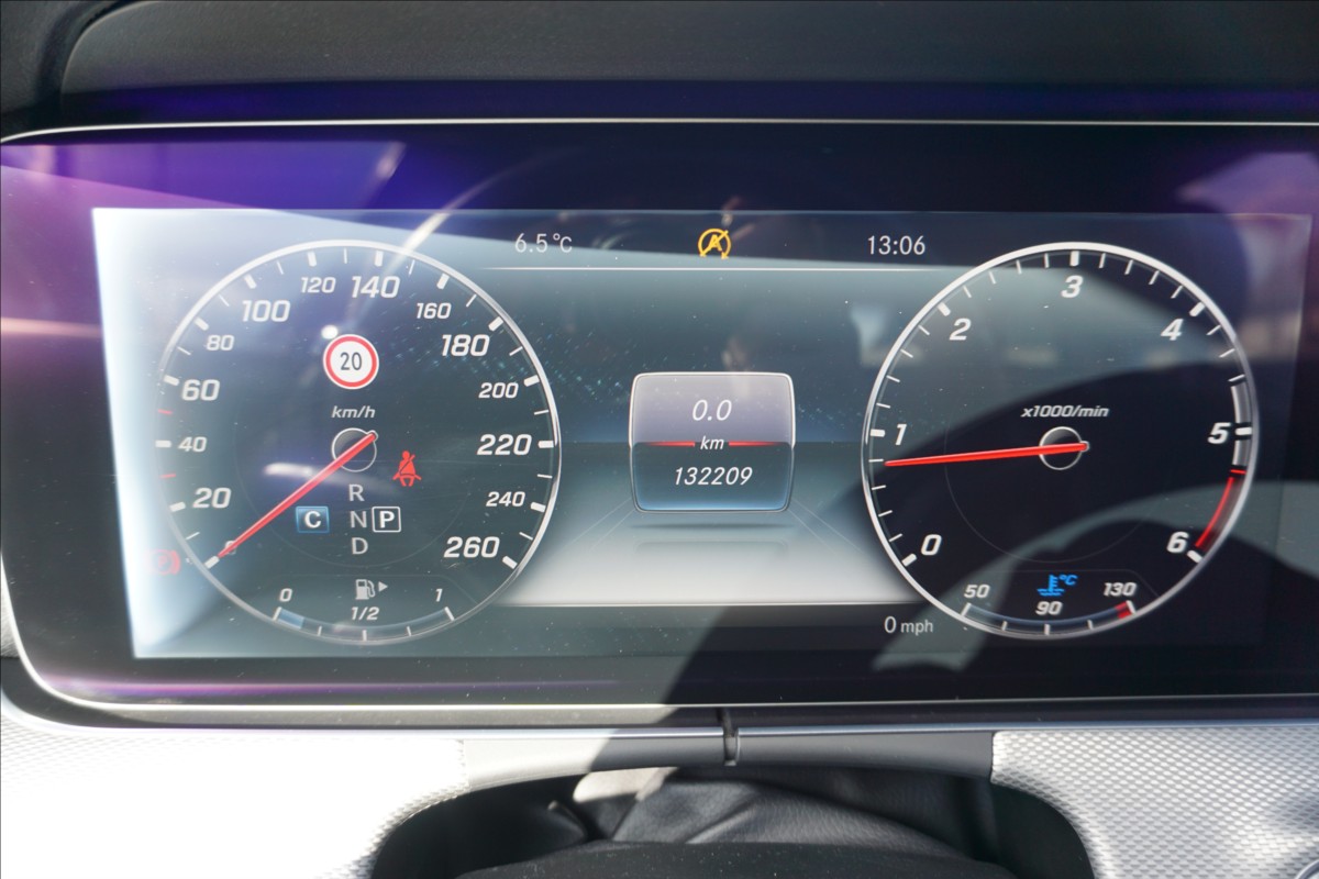 mercedes-benz-tridy-e-2-0-e-220d-4m-kombi - 8