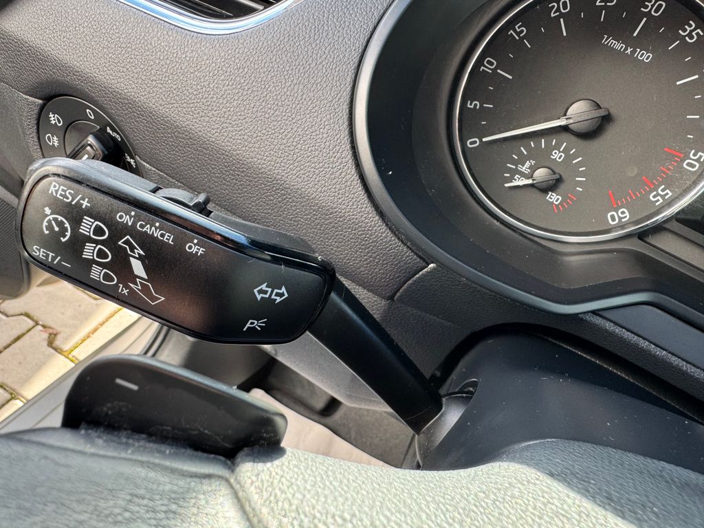 skoda-octavia-combi-1-6-tdi-dsg-style - 8