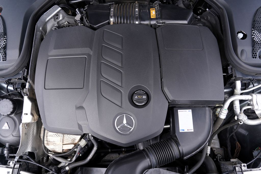 mercedes-benz-tridy-e-e-220d-4matic-amg-led-at9-cr - 9