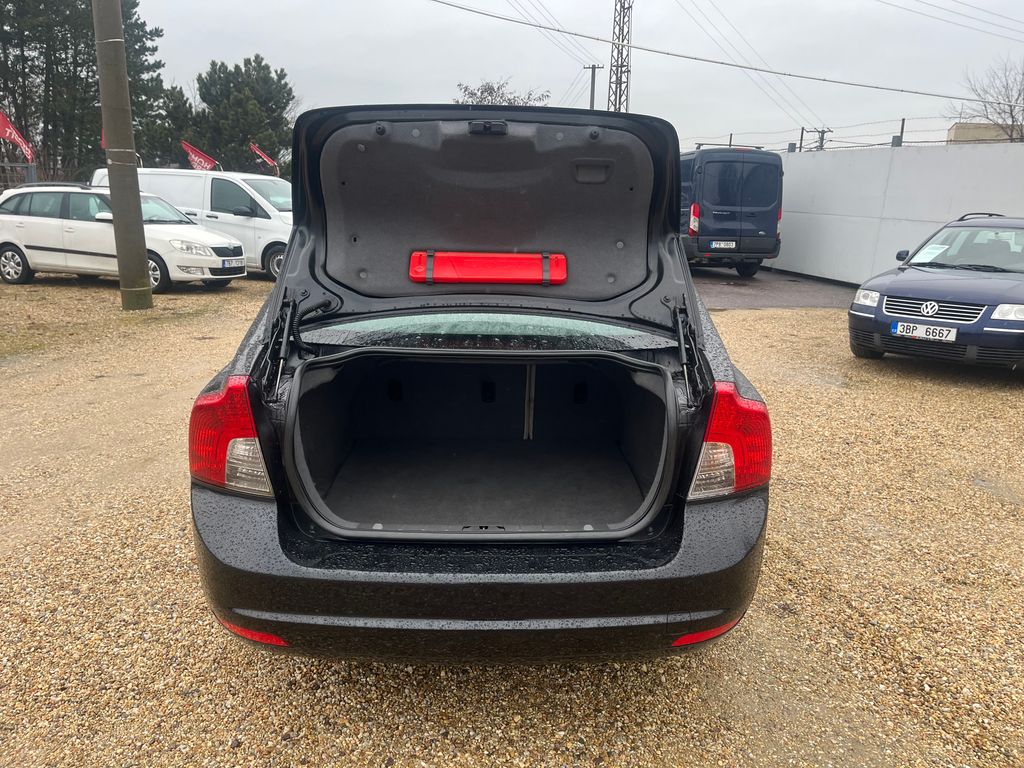 volvo-s40-1-6d-84kw-nove-vstriky - 4