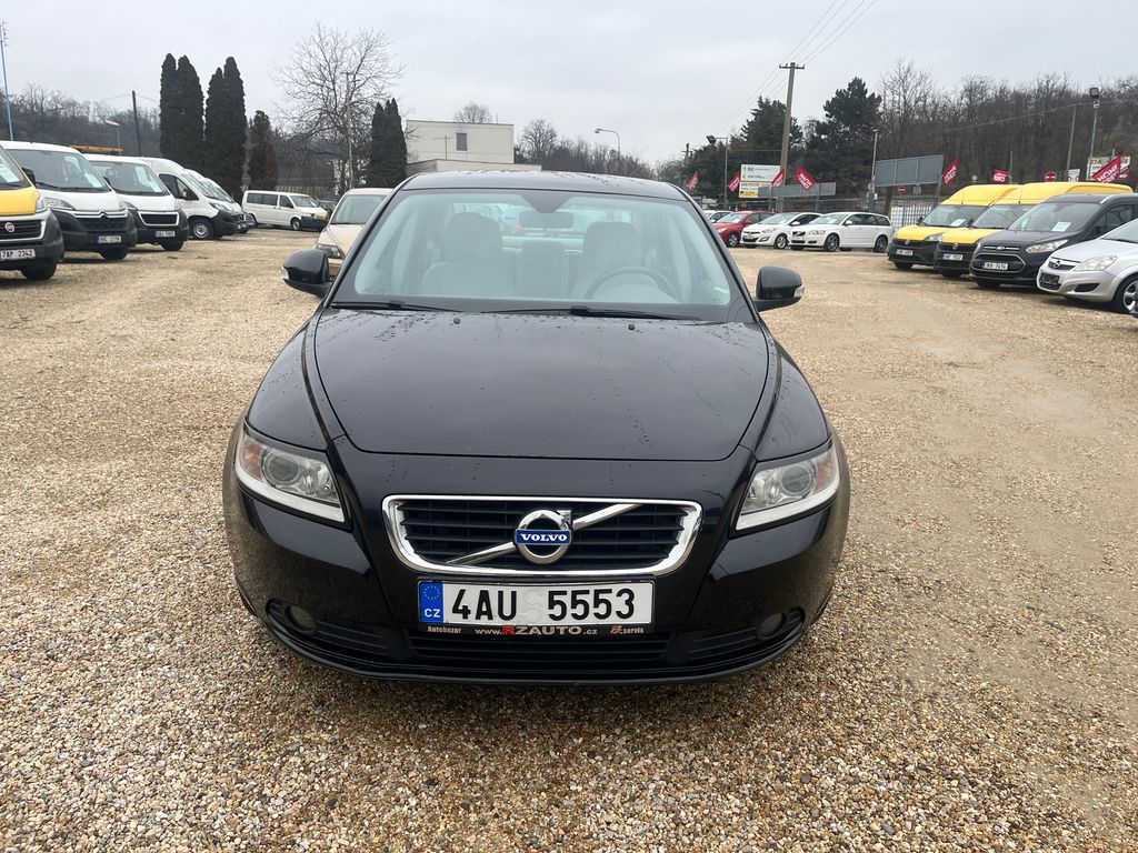 volvo-s40-1-6d-84kw-nove-vstriky - 9