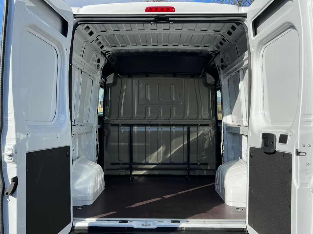 citroen-jumper-2-2-140k-fg35-l2h2-zaruka-5let - 4