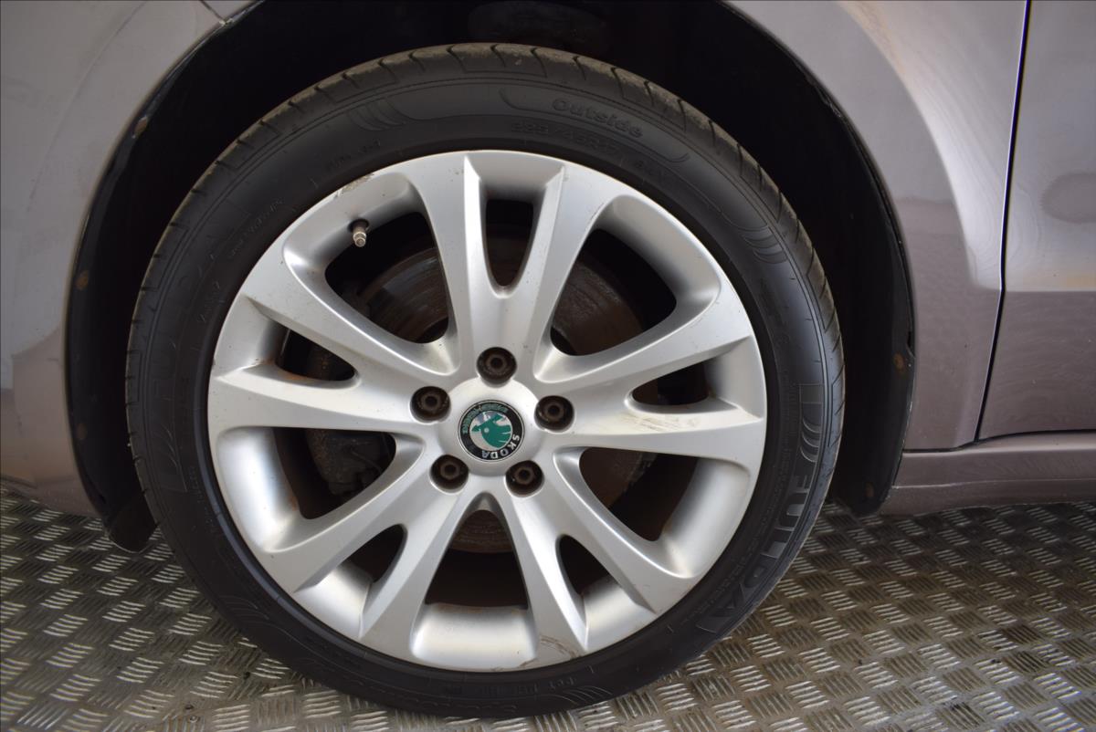 skoda-superb-1-8-tsi-pr-servis-super-stav - 8