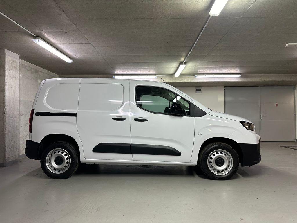 toyota-proace-city-1-5-d-4d-100k-short-panel-van - 3