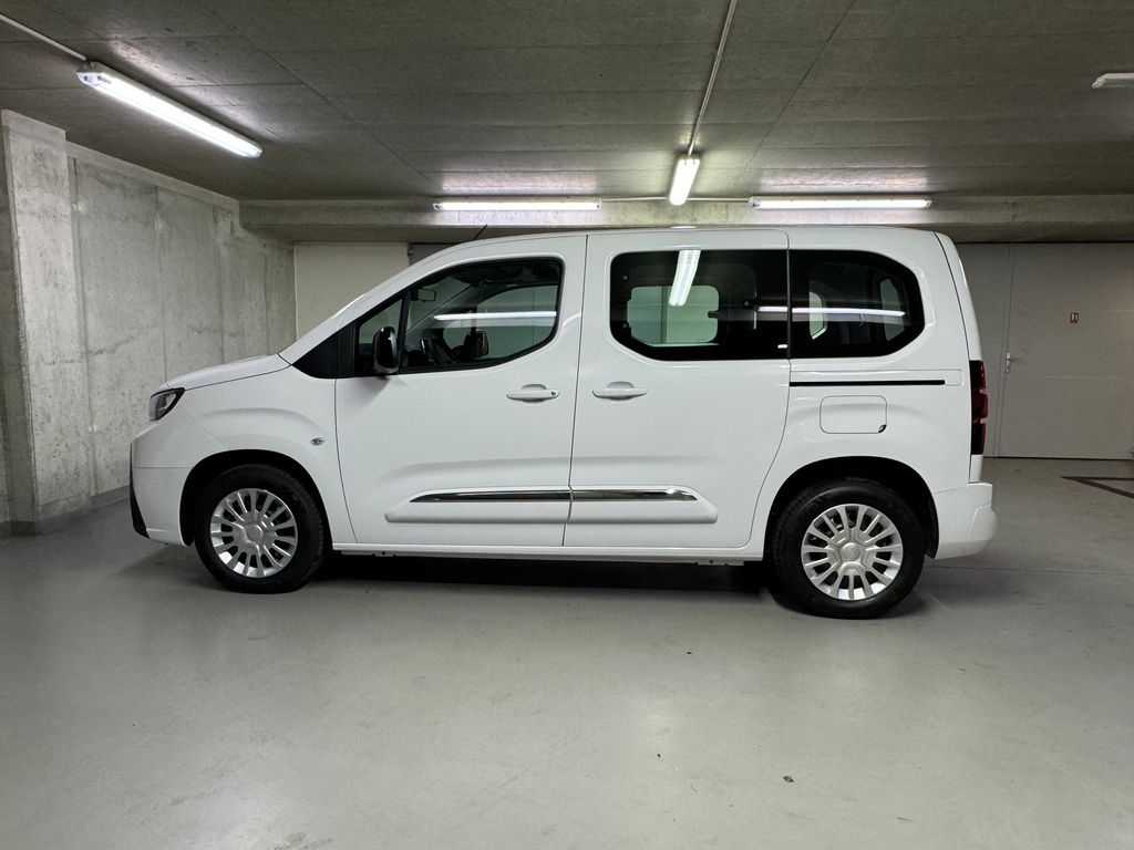 toyota-proace-city-verso-1-2-short-business - 7