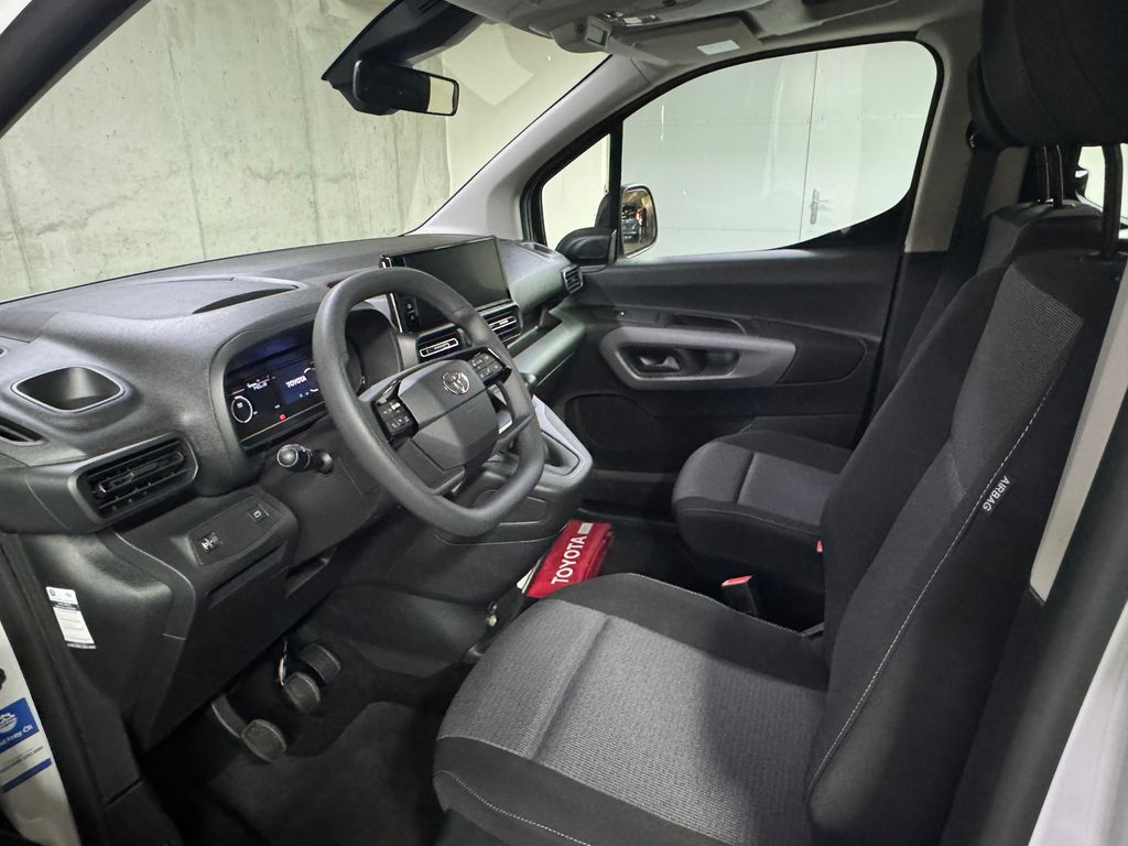 toyota-proace-city-verso-1-5-long-business-7-mist - 8