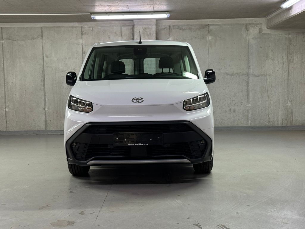 toyota-proace-city-verso-1-5-d-4d-short-business - 1