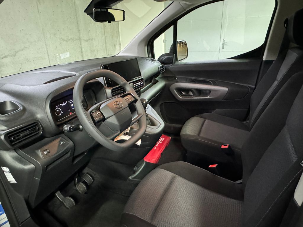 toyota-proace-city-verso-1-5-d-4d-short-business - 7